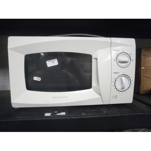 61 - Daewoo 700w microwave