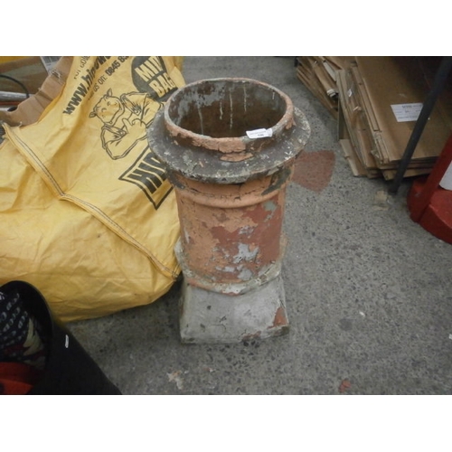 196 - Large vintage chimney pot