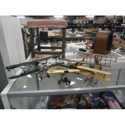 321 - Five assorted model aircraft