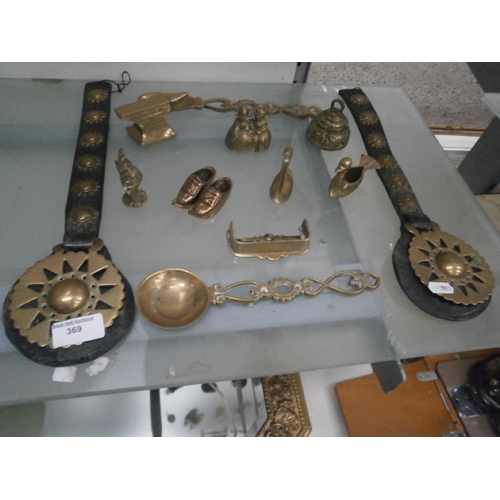 369 - Small collection of assorted brassware