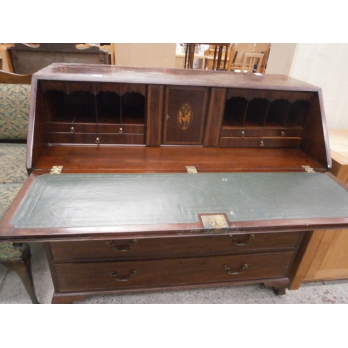 628 - A large fully fitted antique mahogany 2 over 3 drawer bureau