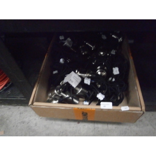 40 - Box of assorted light fittings