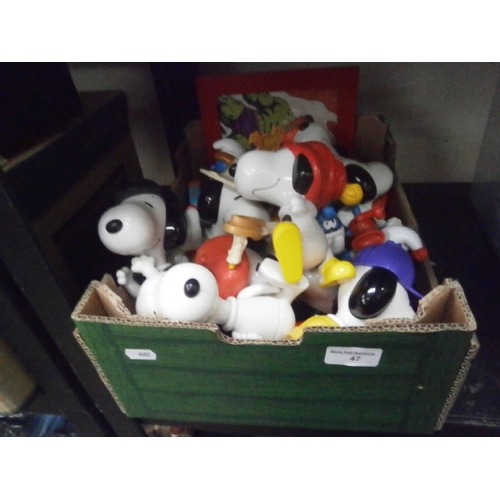 47 - Box of Snoopy toys, etc