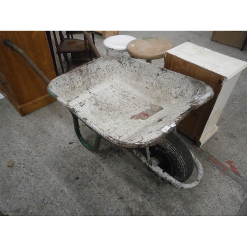 600 - Large metal wheelbarrow