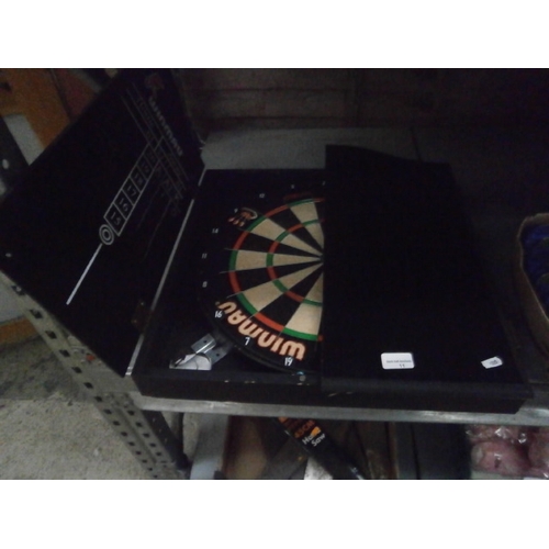 11 - Winmau Blade 5 dartboard with case