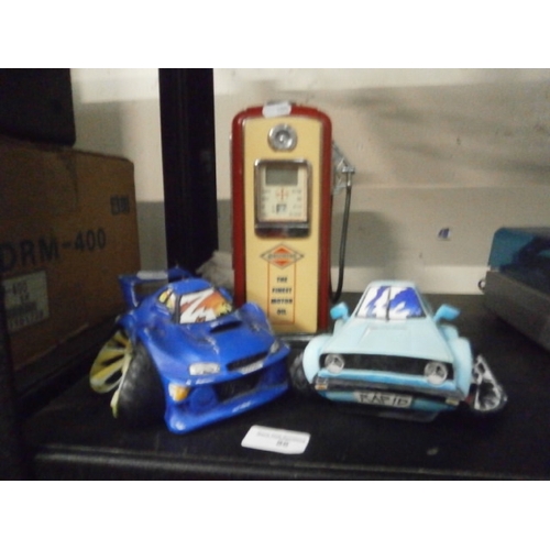 86 - Lot inc gas pump radio and two model cars