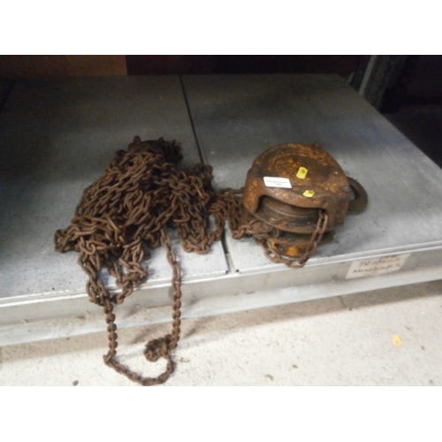 17 - Old pulley and chain set