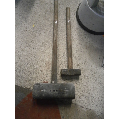 18 - Lot inc rubber mallet and lump hammer