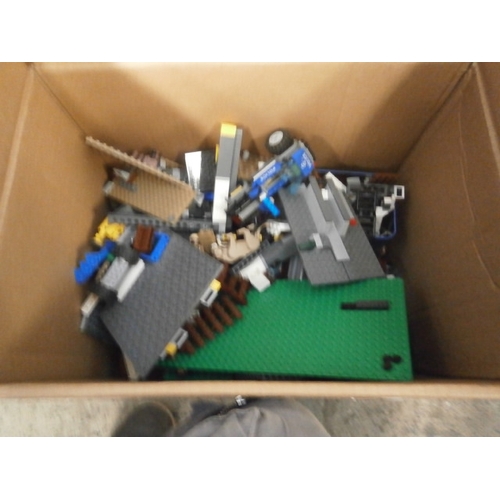 246 - Box of assorted Lego pieces