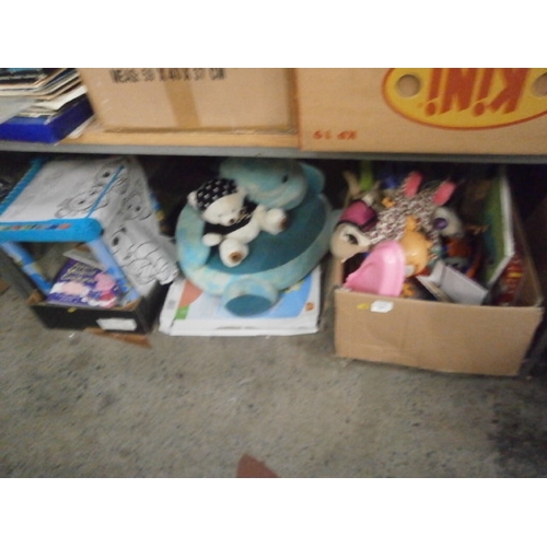 203 - Lot inc toys and soft toys