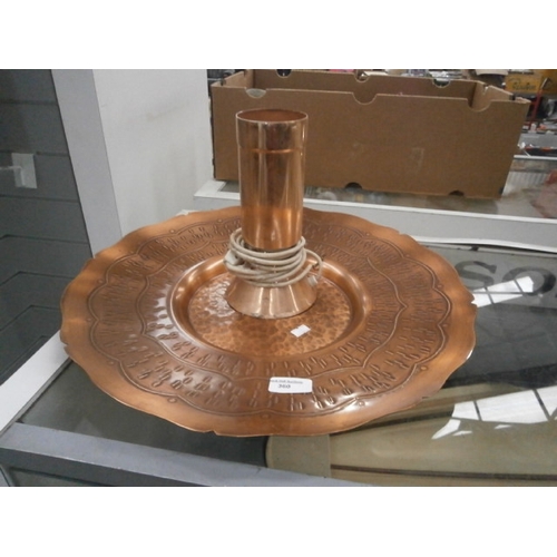 360 - Decorative copper dish and copper lamp