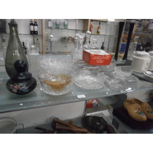 393 - Collection of decorative glassware