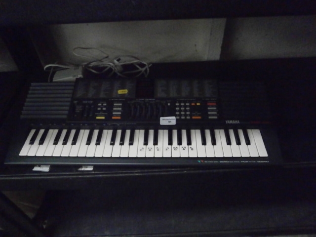 Yamaha PSS-390 keyboard with power lead