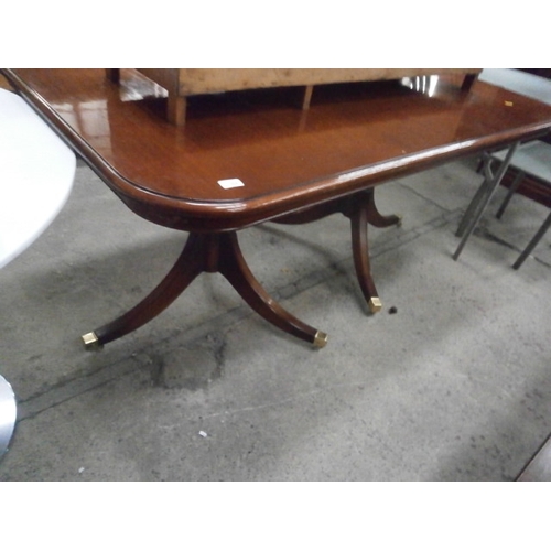 626 - A large vintage mahogany twin pedestal dining table