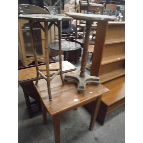 638 - 3 x assorted small vintage tables