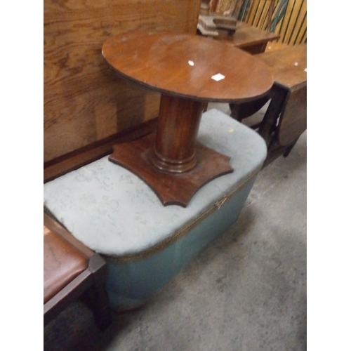 650 - A small circular vintage pedestal lamp table and an upholstered blanket box