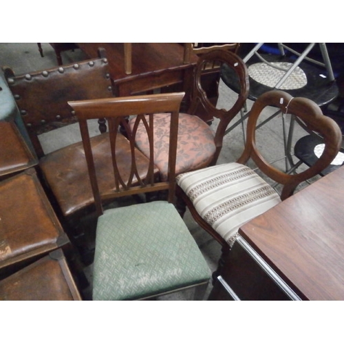 656 - 4 x assorted vintage chairs