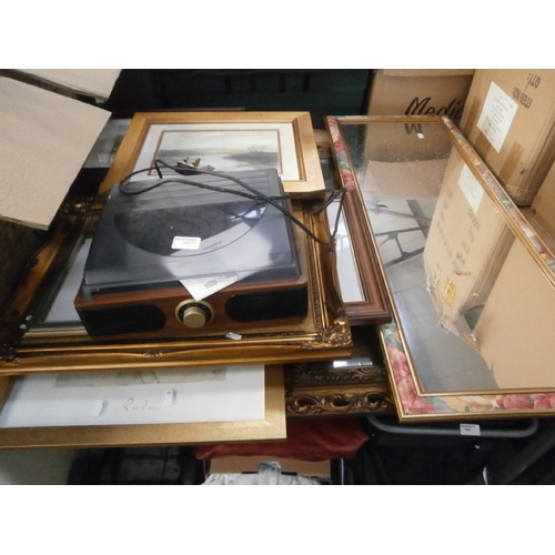 177 - Lot inc artwork, mirror, record player