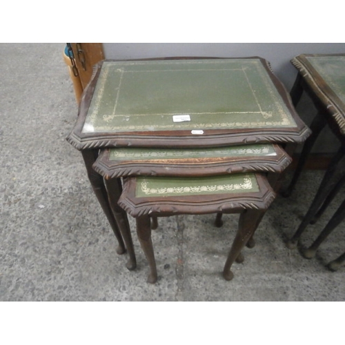 601 - A nest of 3 x vintage leather topped occasional tables