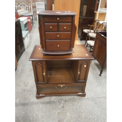 624 - A small vintage HiFi unit with glazed door and a 5 drawer lamp table chest