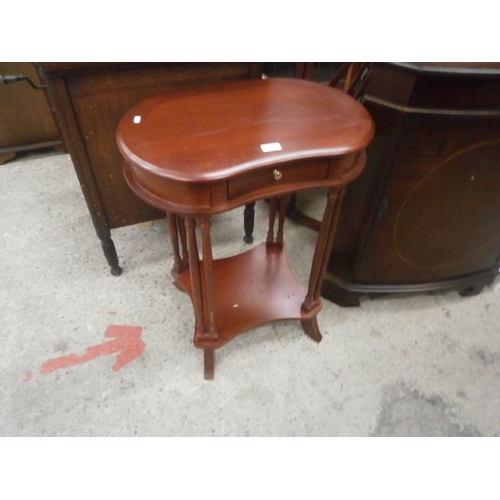 639 - A small kidney shaped lamp table with drawer