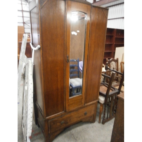 652 - A vintage oak wardrobe with mirrored door