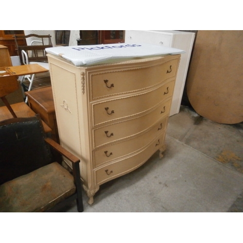 686 - A large continental style bow front 5 drawer chest with glass top