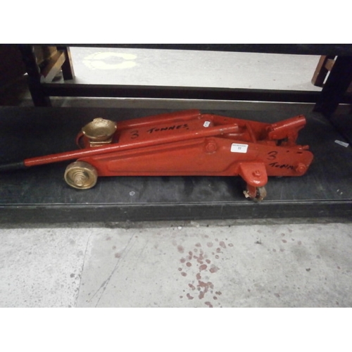 22 - 3 tonne trolley jack