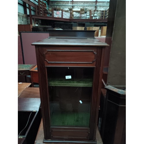 699 - Mahogany cabinet with lift up lid & glass door