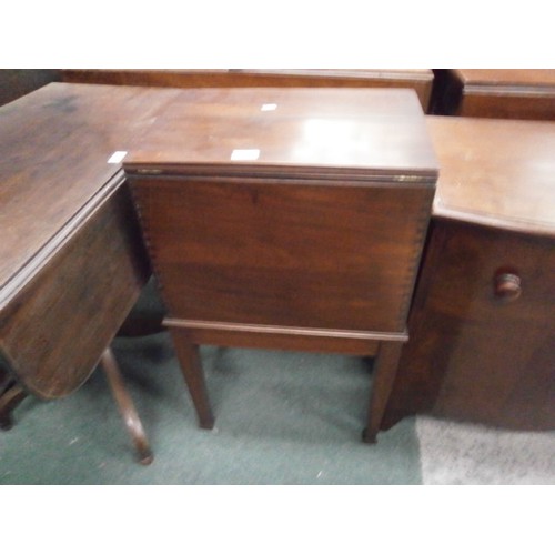 701 - Small vintage cabinet with lift up lid