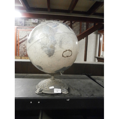 19 - Decorative globe