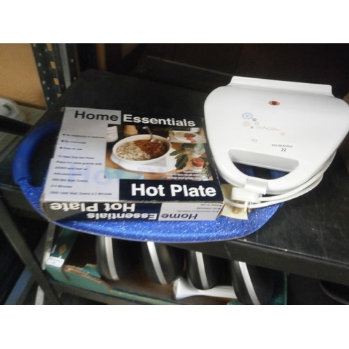 22 - Lot inc double pie maker, hot plate and serving tray