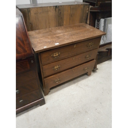 709 - A vintage solid oak 3 drawer chest