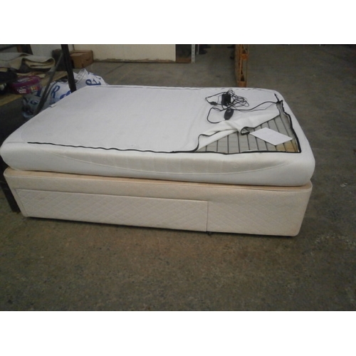 720 - Relaxor ultra electronic double bed with a ripple therapy mattress