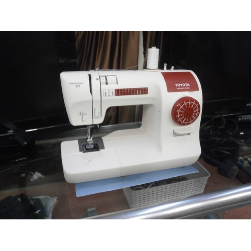 372 - Toyota SP10 series sewing machine working