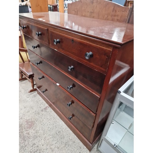 625 - A large antique mahogany 2 over 4 drawer chest
