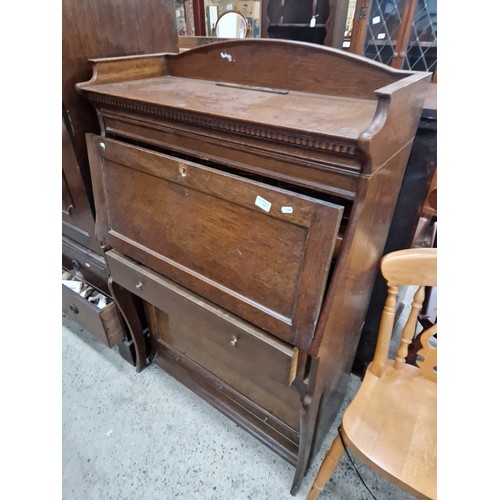 631 - A large vintage oak fall front bureau - missing one sliding support