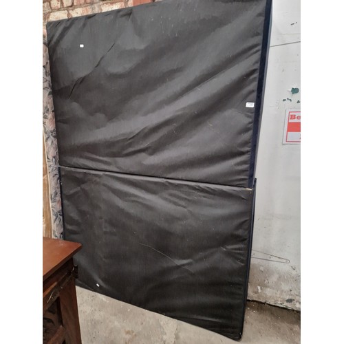 636 - A double divan bed base