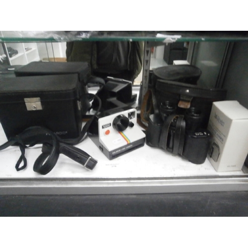 276 - Lot inc Polaroid land camera and binoculars