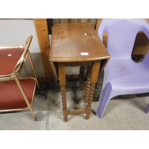 607 - A small vintage Barley Twist gate leg table