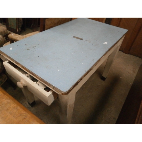 674 - A vintage kitchen table with end drawers and a Formica top