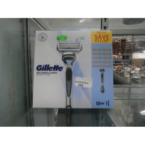 265 - Gillette Skinguard razor and blade set