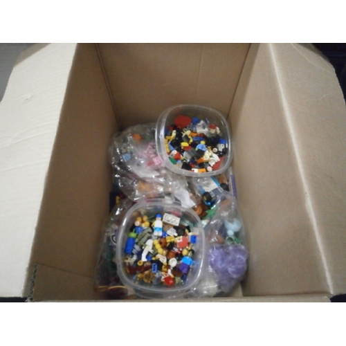 49 - Box of assorted Lego pieces