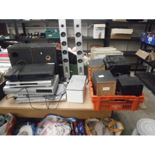 109 - Lot inc DVD players, stereos, speakers, etc