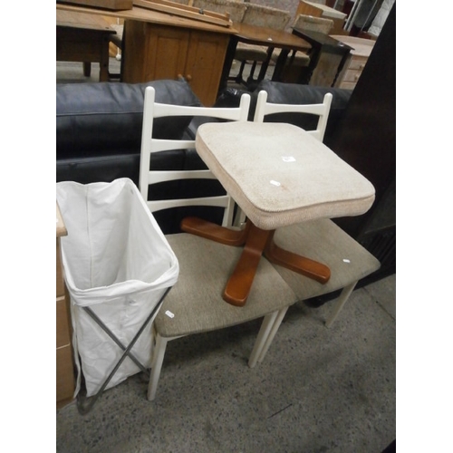 650 - 4 x items including a pair of ladderback dining chairs