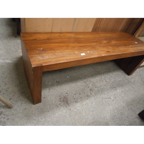 657 - A long solid wooden coffee table/TV stand