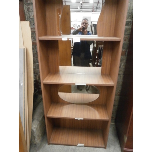 671 - An open shelf unit