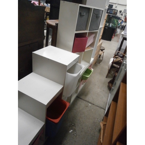 673 - 4 x assorted white shelf display units