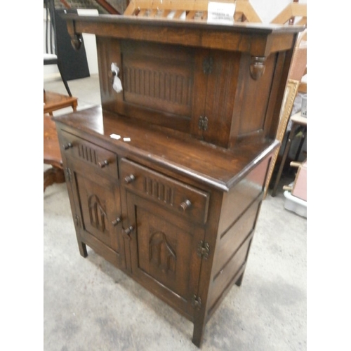 707 - A small vintage 2 drawer Court cupboard