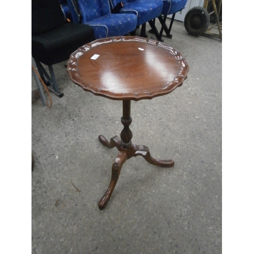 312 - Decorative mahogany occasional table